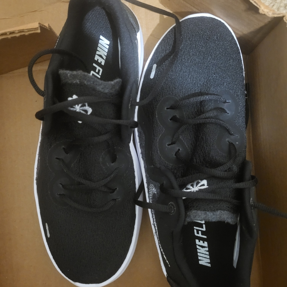 Nike Flex women sneakers new no box